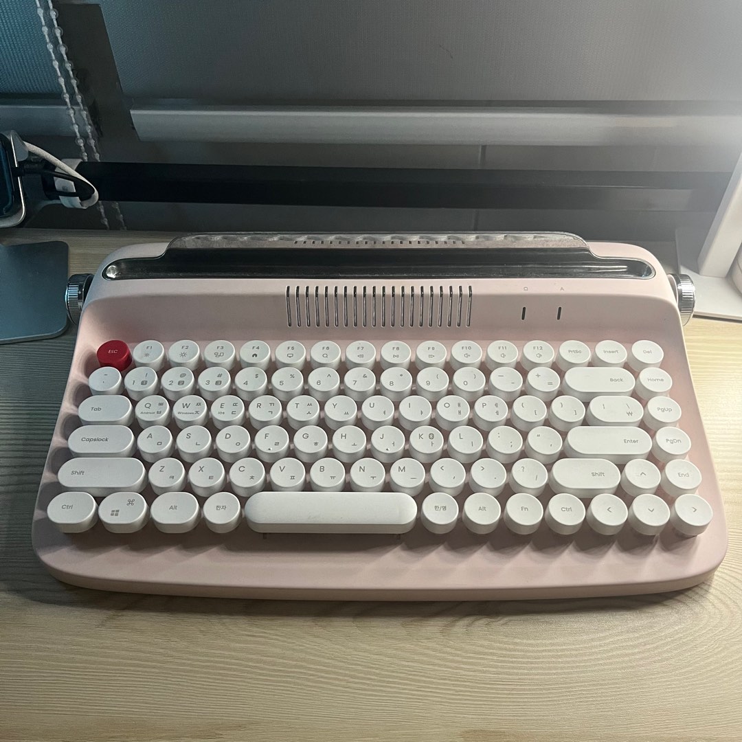 YUNZII ACTTO B303 Wireless Keyboard, Retro Bluetooth Typewriter