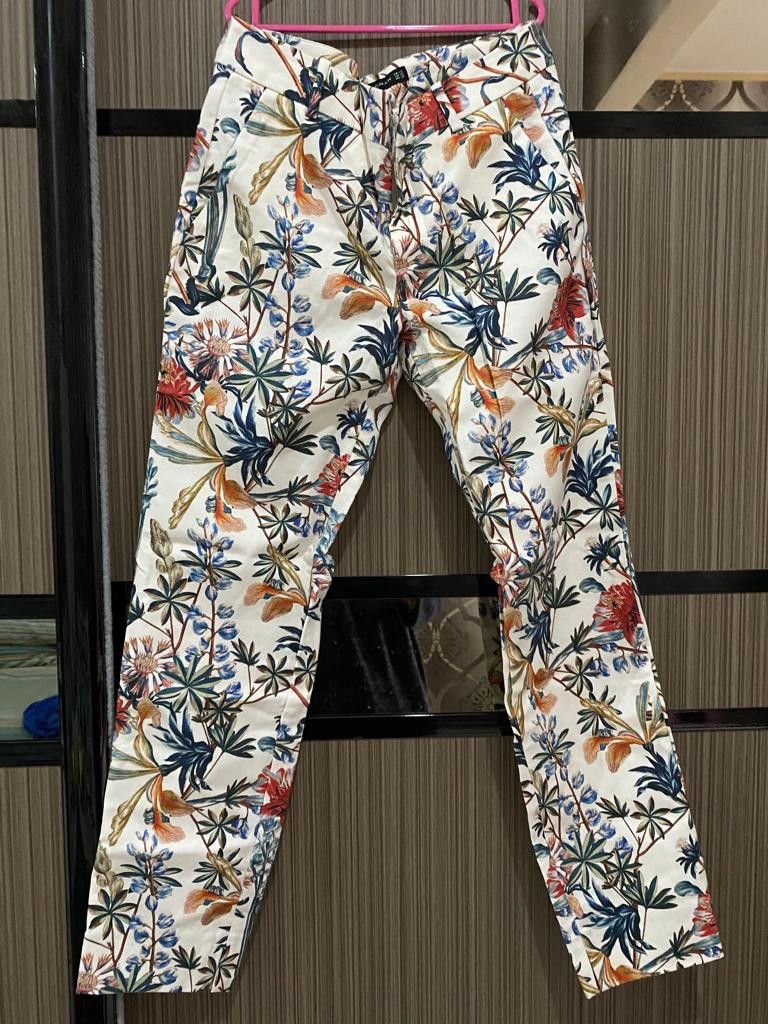 Zara Floral Pants, Women's Fashion, Bottoms, Other Bottoms on