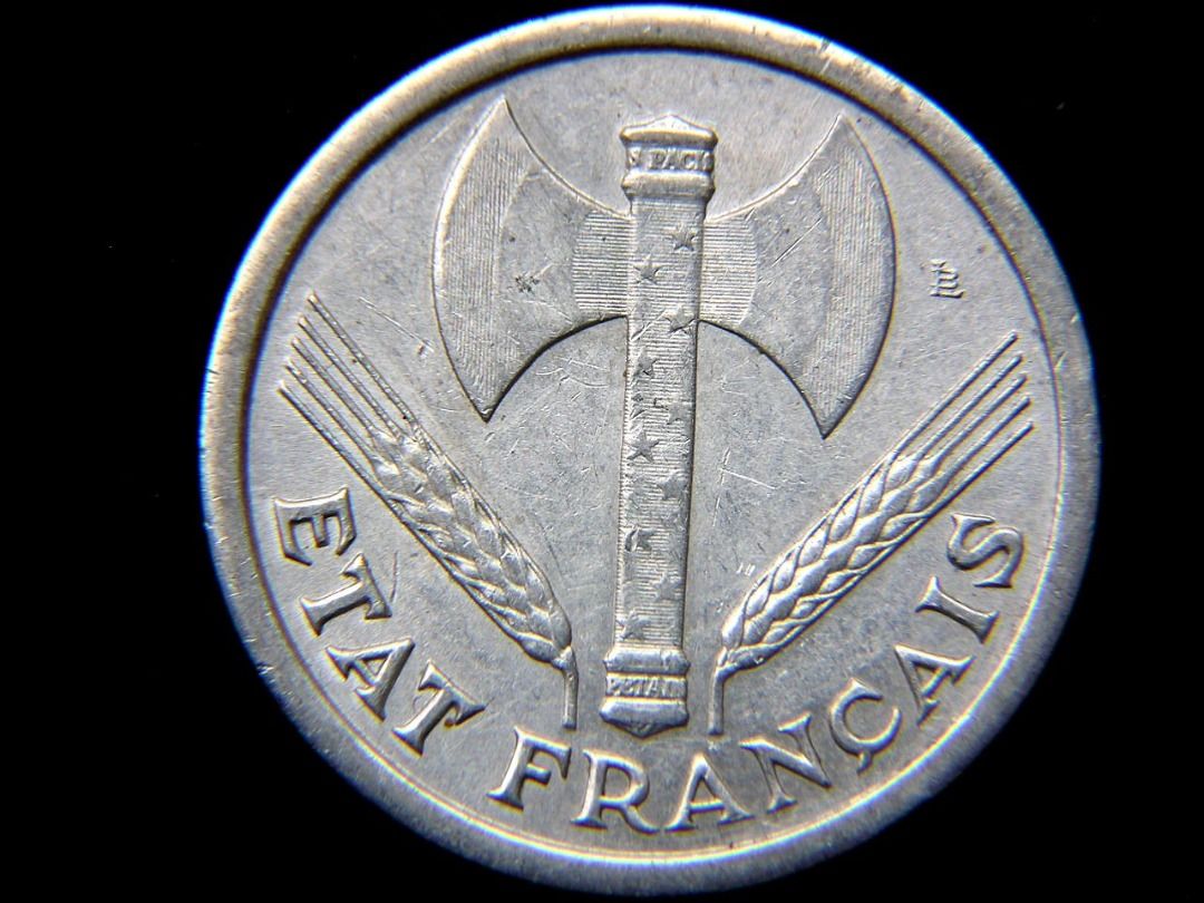 法國鋁幣-1943年法蘭西維治政府(French Vichy Government)斧頭徽2法郎(Franc)鋁幣(德傀儡政權時期,好品),  興趣及遊戲, 收藏品及紀念品, 錢幣- Carousell