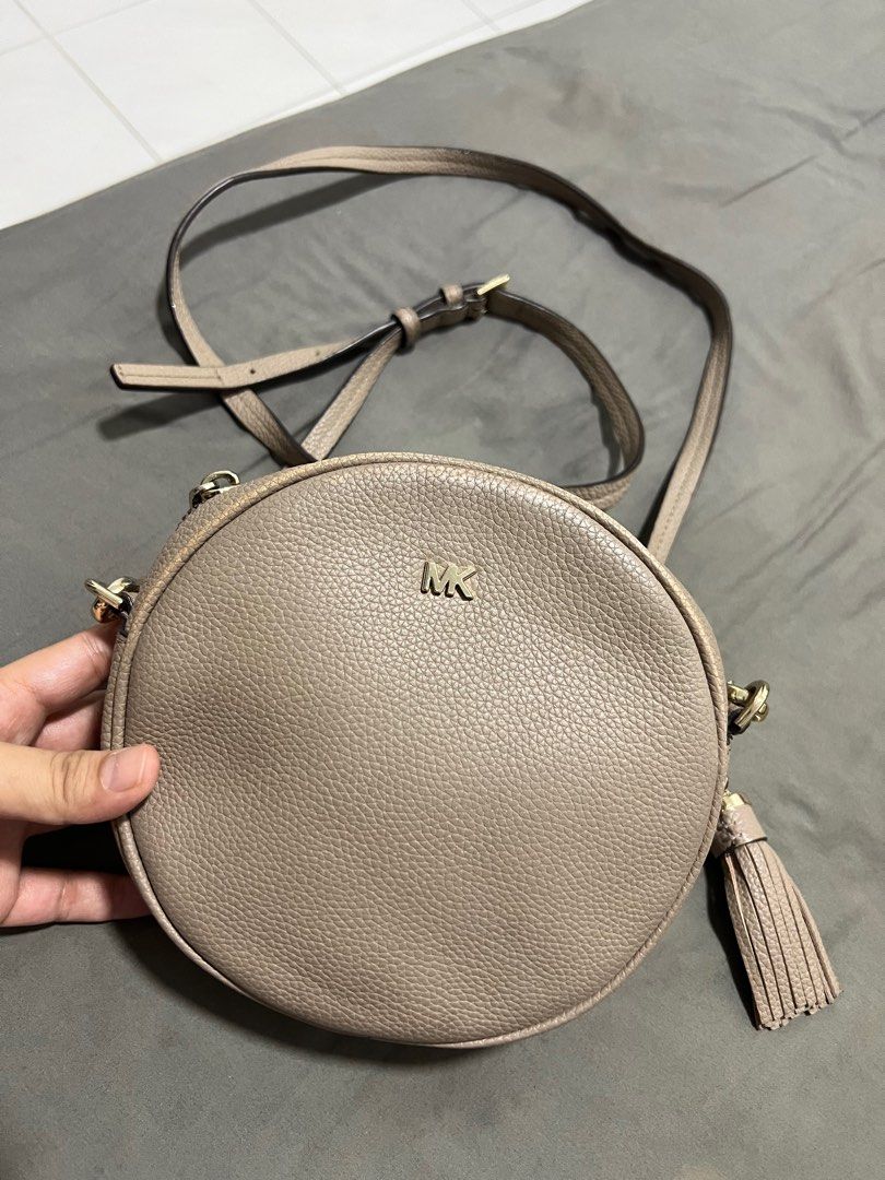 ? Authentic Michael Kors round cross body bag in natural, Luxury, Bags &  Wallets on Carousell