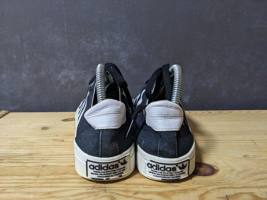 Adidas court vantage on sale trainers