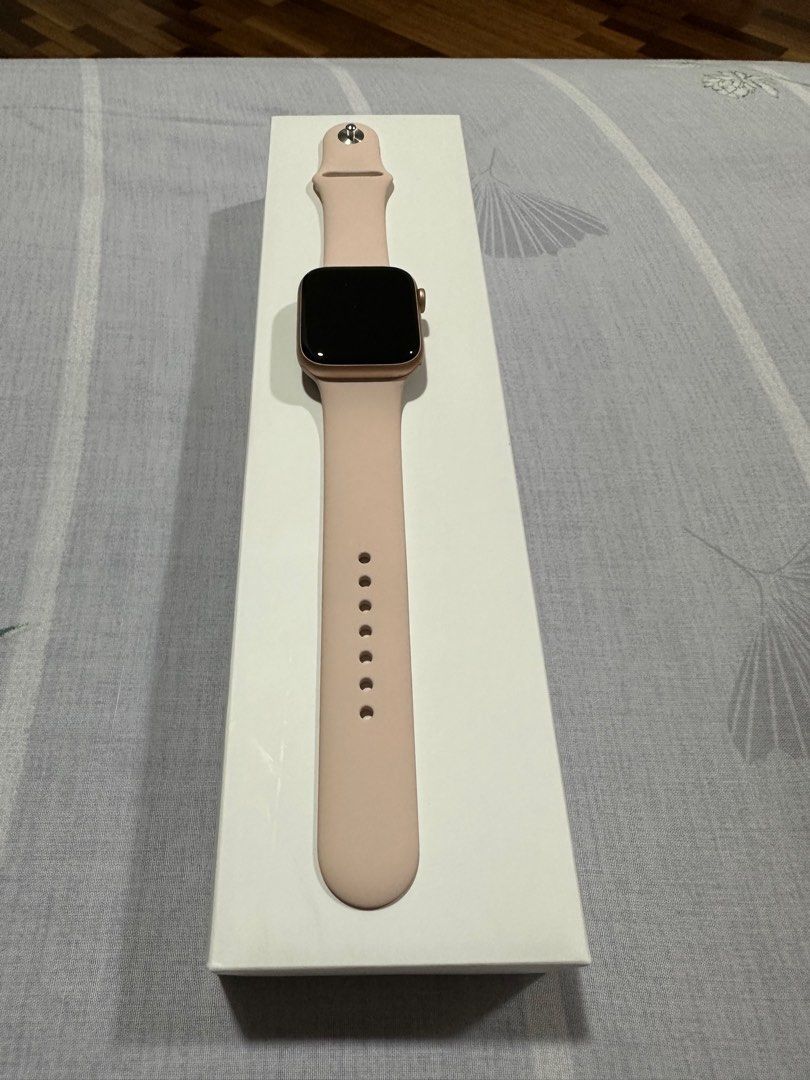 Apple watch series 6 gps 44mm gold best sale aluminium case with pink sand sport band