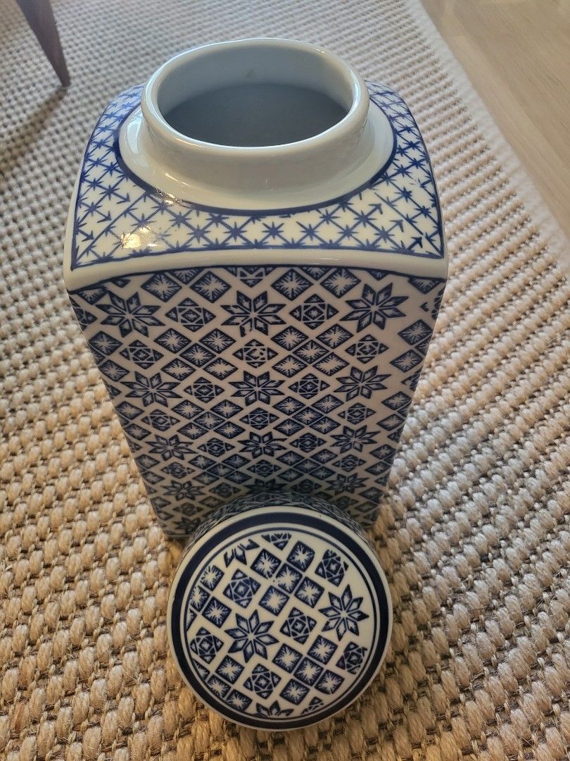 Authentic Oriental Vase, Furniture & Home Living, Home Decor, Vases