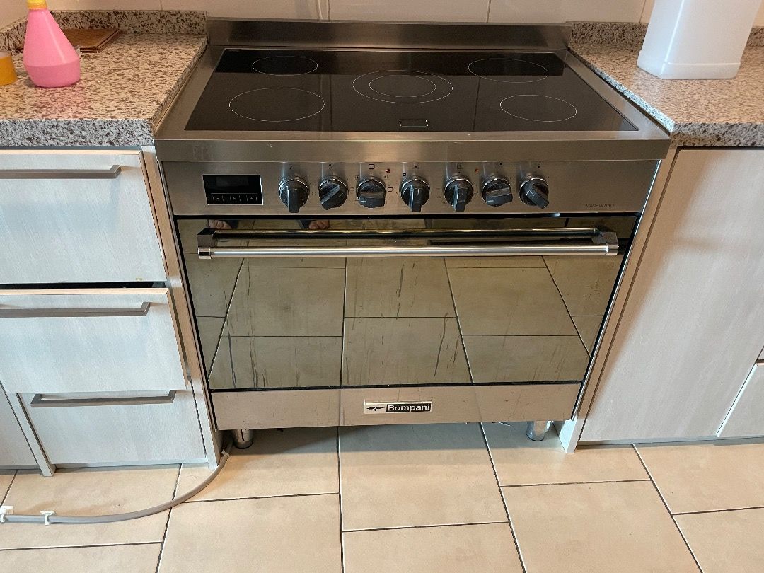 Bompani Free standing 5 Hob Ceramic Electric Cooker Oven TV