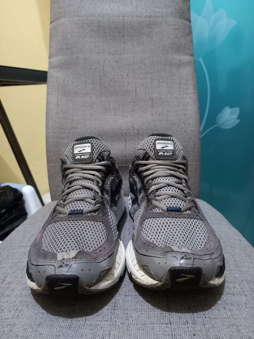 Brooks Addiction A12 Fesyen Pria Sepatu Sneakers di Carousell