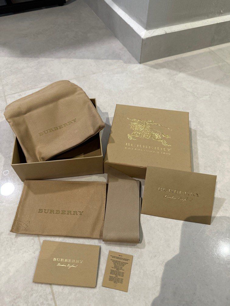 Burberry wallet gift box outlet