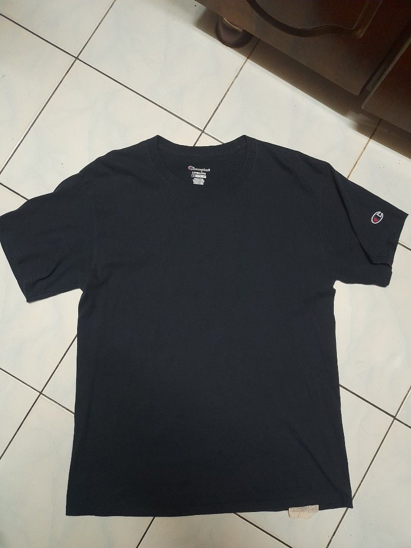 champion tee (Category: Tshirts & Polo Shirts) located in Kota Kinabalu. Submitted by traflgar (Listing ID 1210874607, Image 1). Description: champion plain small logo pit 20 x 27 kondisi like new berminat pm.