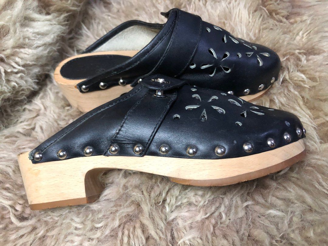 chanel clogs, Women's Fashion, Footwear, Sandals on Carousell
