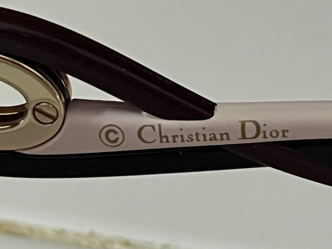 Dior twisting shop