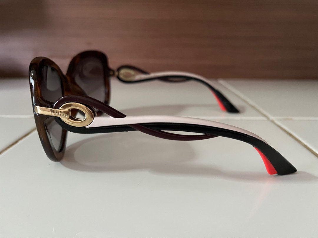 Dior twisting clearance
