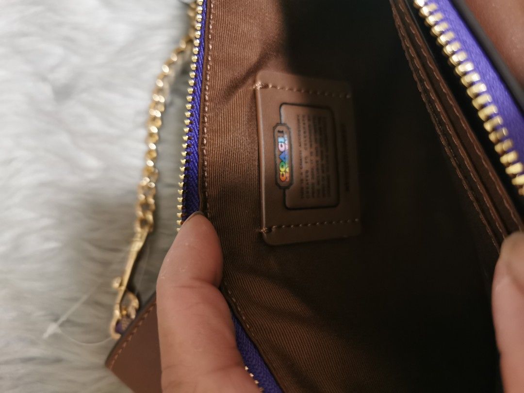 Coach- Poppy Cross Body (Category: Cross-body Bags) located in Quezon City. Submitted by samiganskitchen (Listing ID 1210802499, Image 3). Description: ✅💯Guaranteed Authentic and original from Canada.