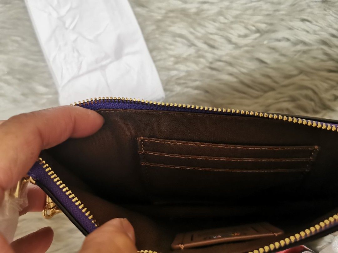 Coach- Poppy Cross Body (Category: Cross-body Bags) located in Quezon City. Submitted by samiganskitchen (Listing ID 1210802499, Image 2). Description: ✅💯Guaranteed Authentic and original from Canada.