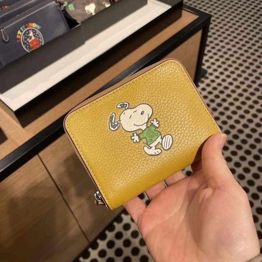 coach small zip wallet peanuts (Category: Luxury Bags & Wallets) located in Pateros City. Submitted by moira1985 (Listing ID 1210808577, Image 1). Description: CCH Small Zip Around Wallet x Peanuts 11*9*2cm.