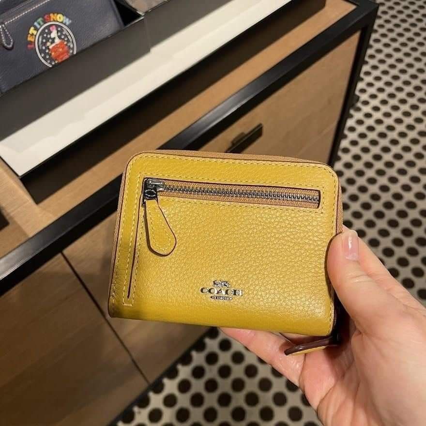 coach small zip wallet peanuts (Category: Luxury Bags & Wallets) located in Pateros City. Submitted by moira1985 (Listing ID 1210808577, Image 2). Description: CCH Small Zip Around Wallet x Peanuts 11*9*2cm.