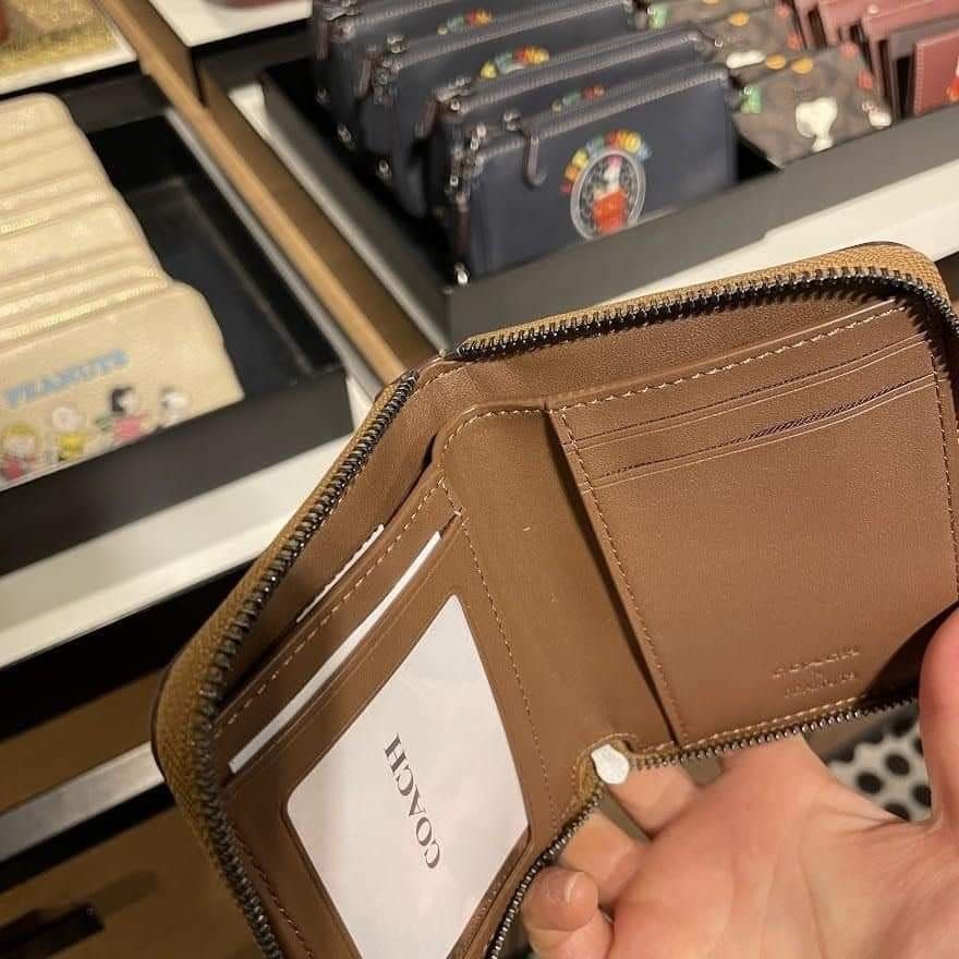 coach small zip wallet peanuts (Category: Luxury Bags & Wallets) located in Pateros City. Submitted by moira1985 (Listing ID 1210808577, Image 3). Description: CCH Small Zip Around Wallet x Peanuts 11*9*2cm.