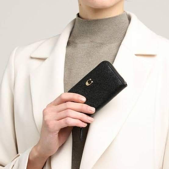 coach zip around card case (Category: Luxury Bags & Wallets) located in Pateros City. Submitted by moira1985 (Listing ID 1210808878, Image 2). Description: CCH Small Zip Around Card Case 4 1/4" (L) x 2 3/4" (H) x 3/4” (W).