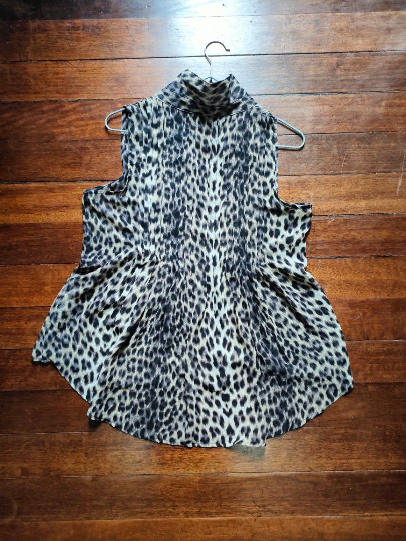 COTTON ON Animal print blouse (Category: Sleeveless) located in Makati City. Submitted by Prith06 (Listing ID 1206865120, Image 2). Description: can fit xs-medium.