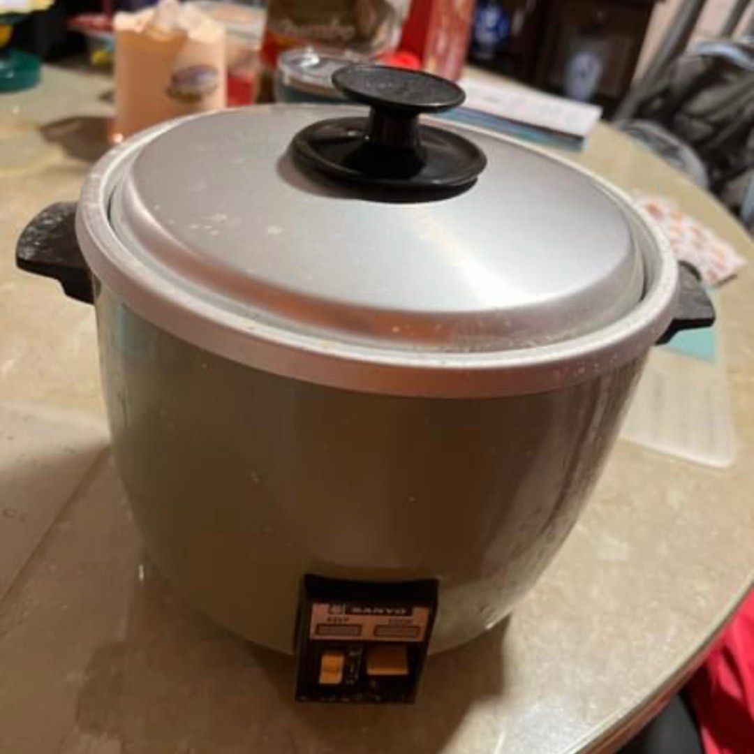 FREE Old rice cooker, TV & Home Appliances, Kitchen Appliances, Cookers
