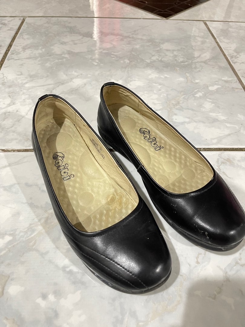 GIBI black school shoes (size 36), Women's Fashion, Footwear, Flats ...