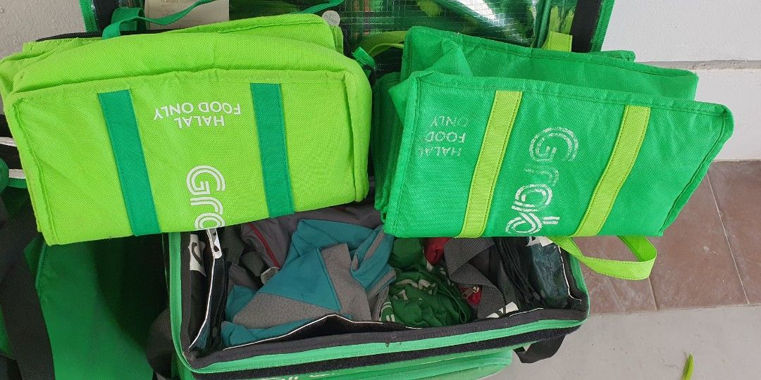 Grabfood Deliveroo Foodpanda bag carrier, Motorcycles, Motorcycle