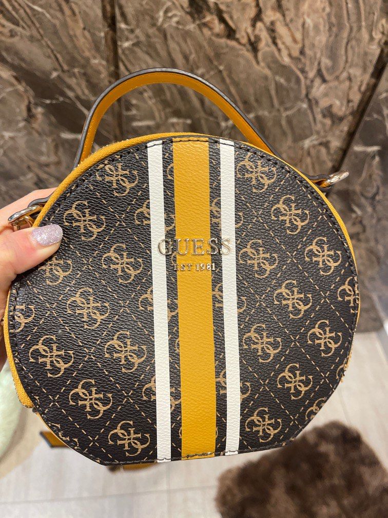 Circle on sale bag guess