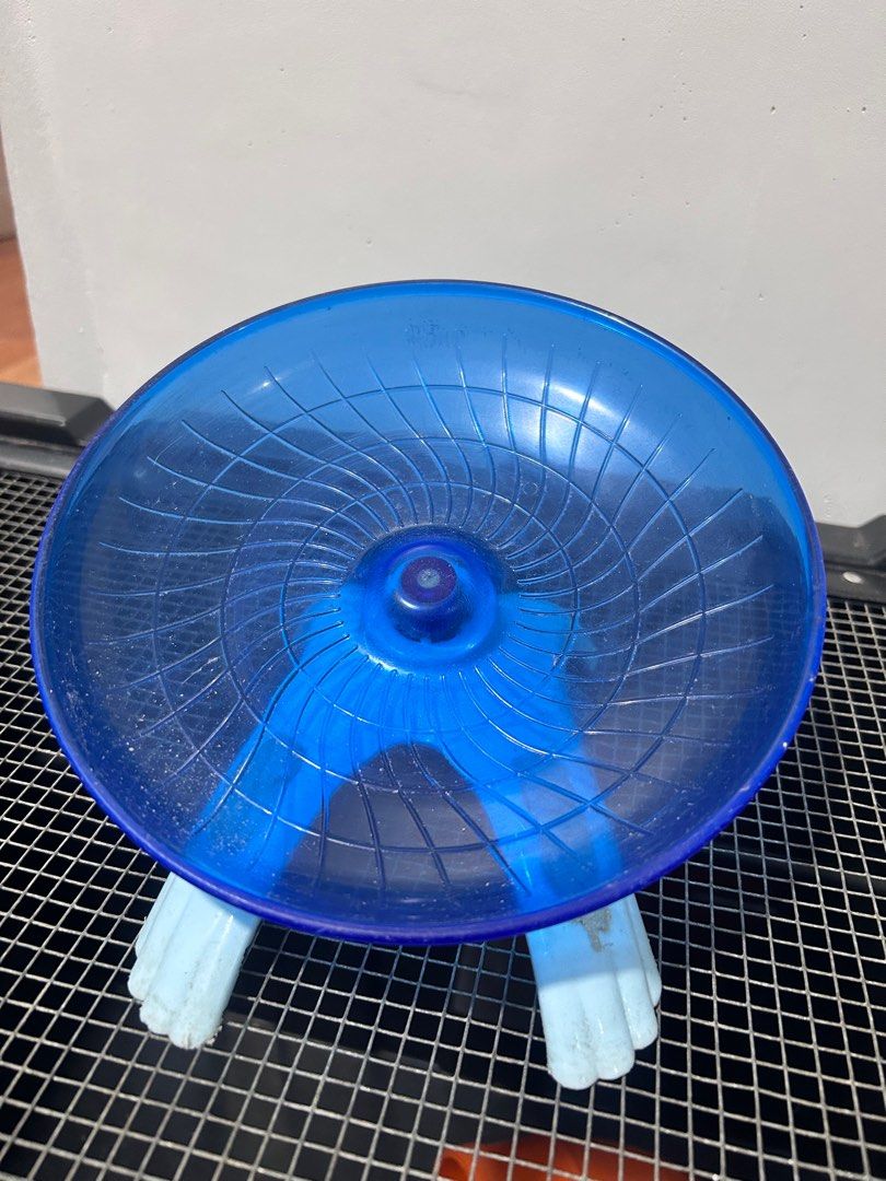 Hamster's Accessories (Category: Homes & Other Pet Accessories) located in Mandaluyong City. Submitted by stuff_coollection (Listing ID 1210845053, Image 1). Description: Take all for 600php only -Flying saucer -Slanted Jar -Hide (House) -Ceramic Bowl.