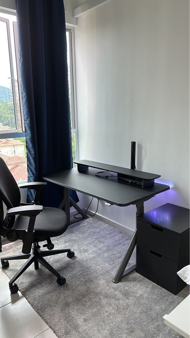 Idasen karlby top