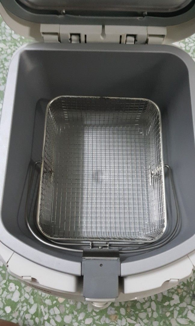KENWOOD Deep Fryer DF 460, TV & Home Appliances, Kitchen Appliances