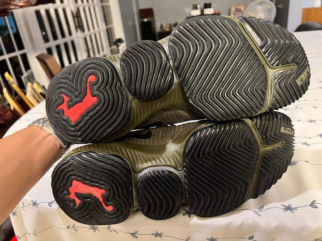 LEBRON 16 LOW CAMO