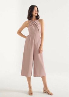 (Category: ) located in . Submitted by wardrobesale (Listing ID 1210856475, Image 1). Description: .