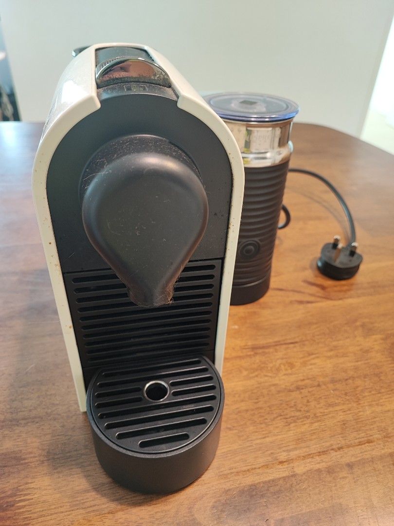 Nespresso U milk coffee machine TV Home Appliances Kitchen