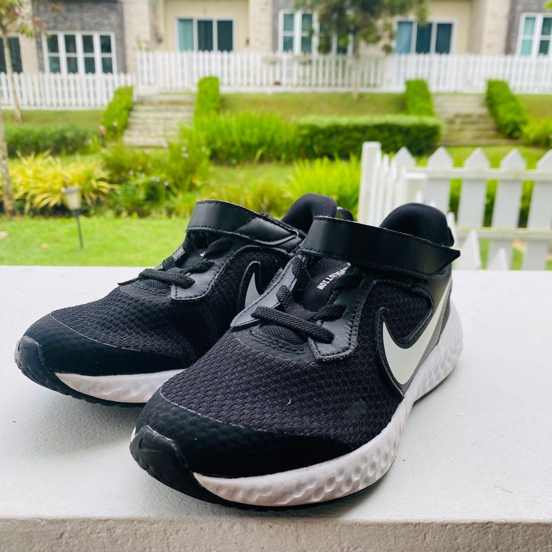 Original nike revolution sale