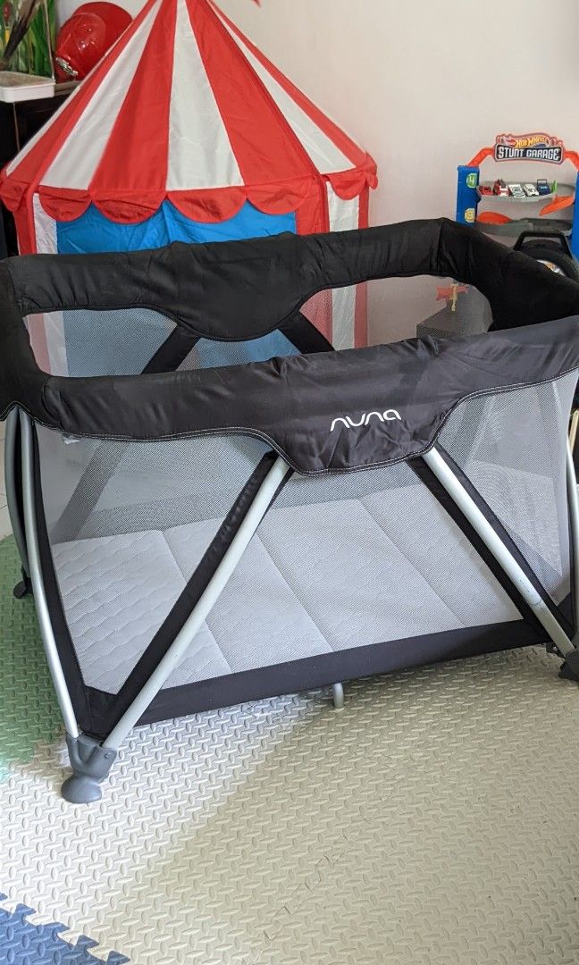 Nuna Pipa pack and play