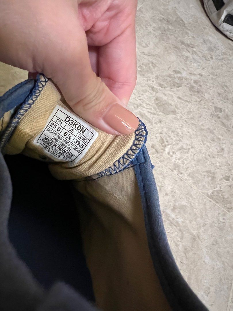 Onitsuka Tiger (Category: Sneakers) located in Singapore. Submitted by blankcanvas_sg (Listing ID 1210874611, Image 2). Description: Hardly worn, laceless slip ons.