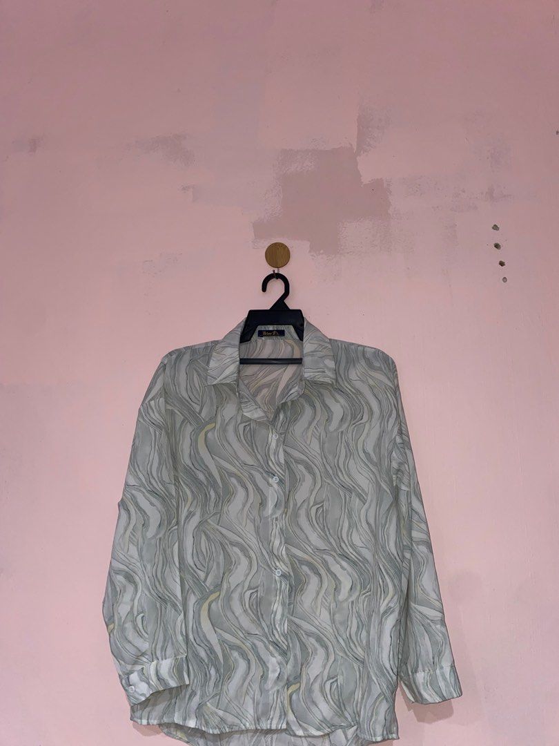 Patterned top (Category: Blouses) located in Kuala Nerang. Submitted by aufshrh (Listing ID 1210885058, Image 1). Description: Used once only Can combine with other items for free shipping Free shipping for orders more than RM50.