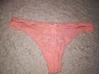 peach VS thong