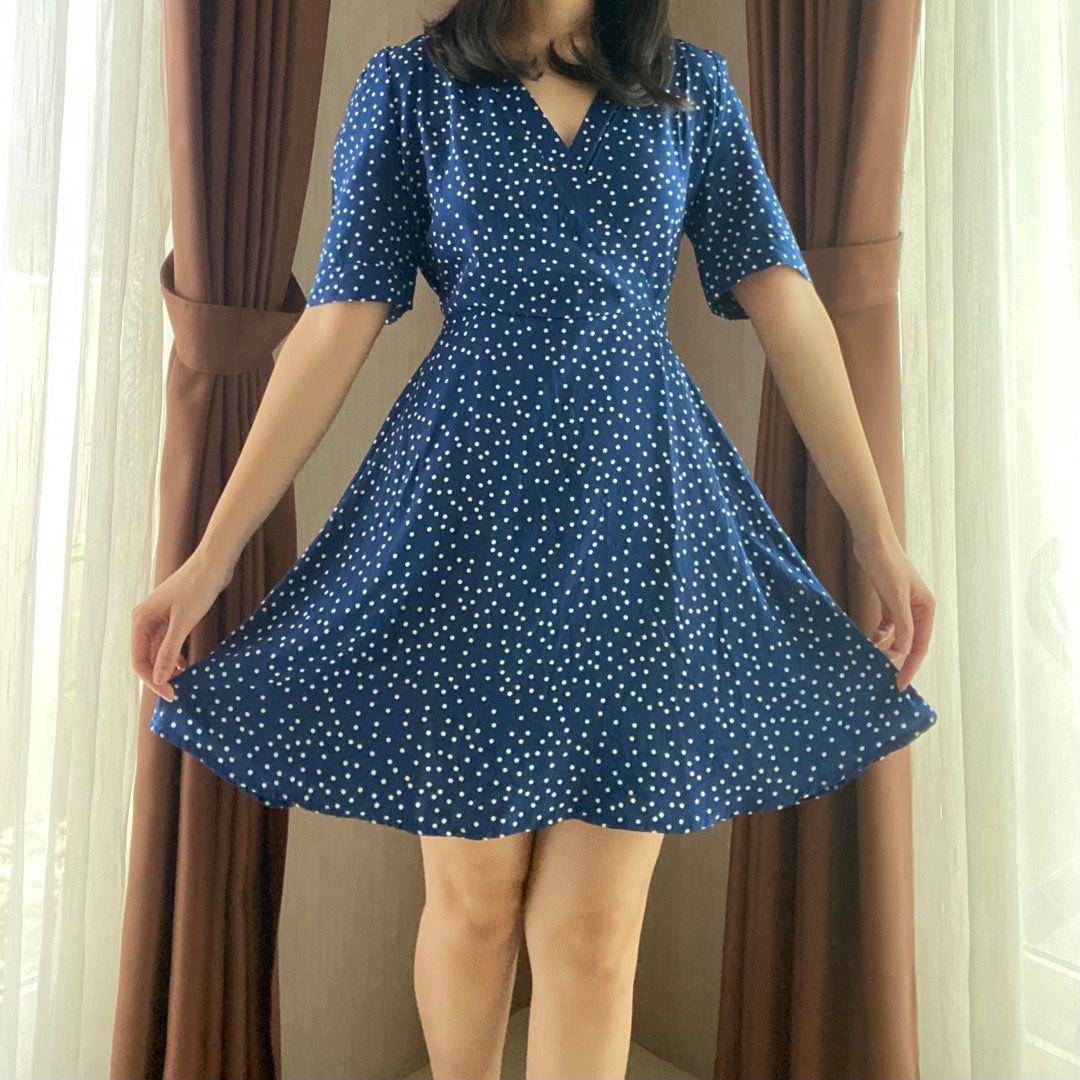 Gaun polkadot store
