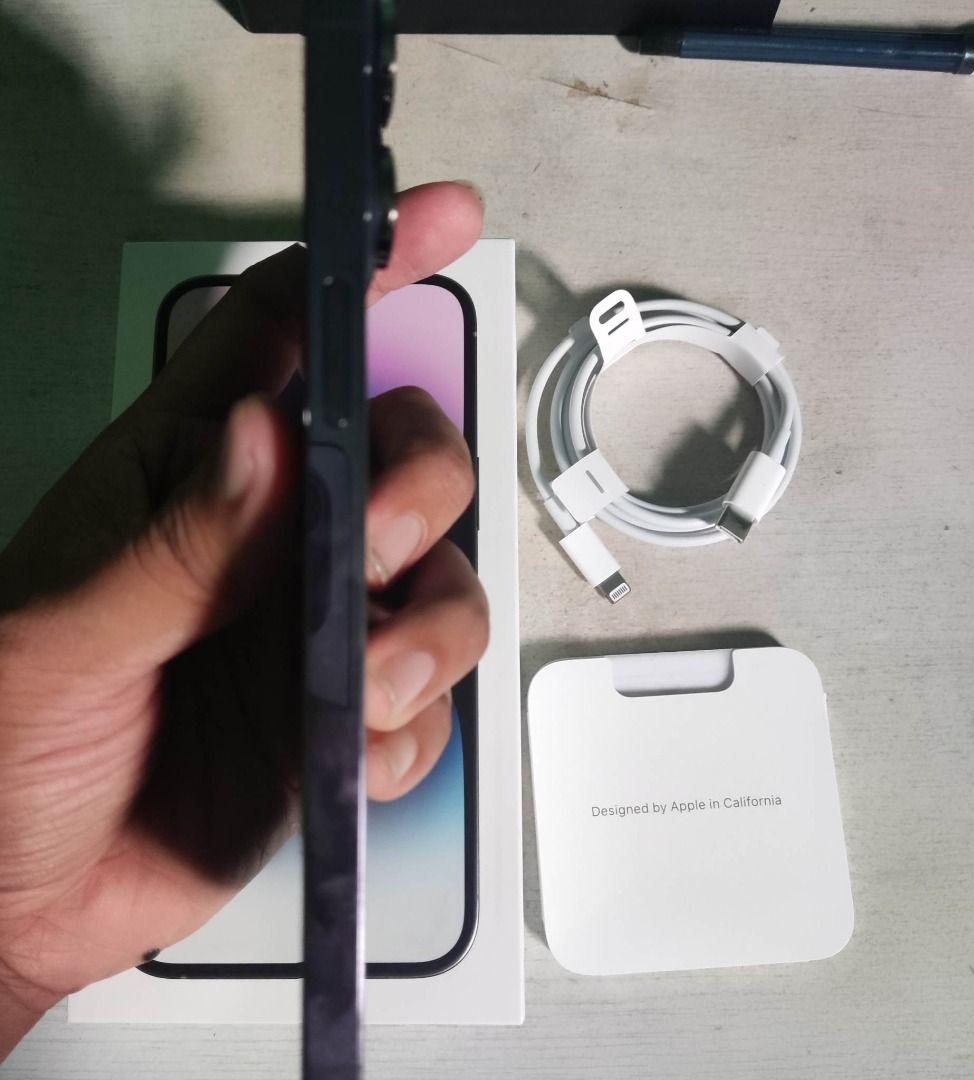 Pro Max (Category: iPhone 14 Series) located in Manila. Submitted by nems1 (Listing ID 1210800462, Image 2). Description: Bagong bago ionpen lang para picturan, warranty till 19-01-2024 Dual sim, Smart locked and open sim yung 2nd Negotioable pa pm lang .
