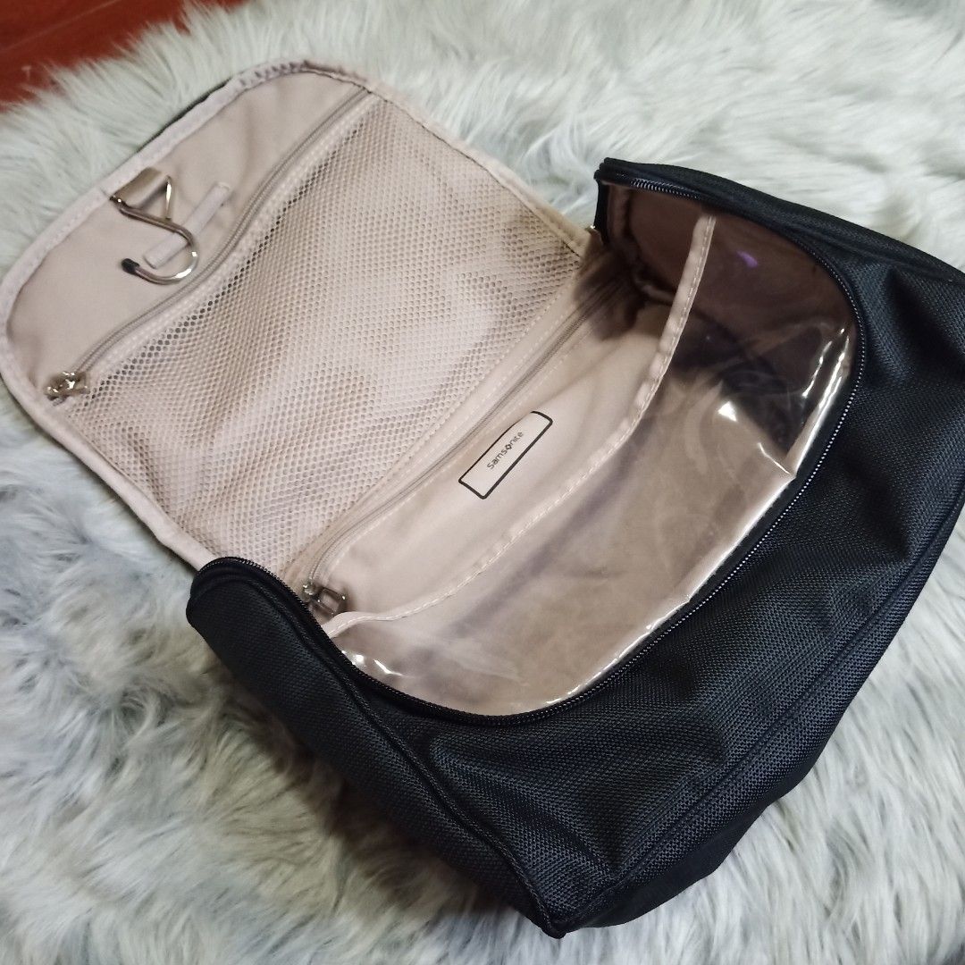 Samsonite Hanging Toiletry Kit, Men's Fashion, Bags, Belt bags, Clutches and Pouches on Carousell