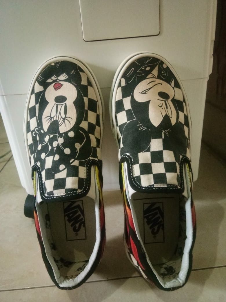 Sepatu vans x disney limited edition original