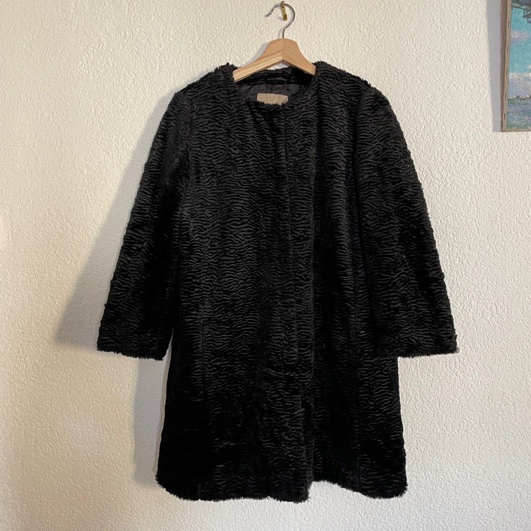 Sfera Fur Coat / Outerwear (Category: Coats, Jackets and Outerwear) located in Manila. Submitted by d_clutter_ (Listing ID 1210900555, Image 1). Description: Sylish, yet elegant :) Can fit medium-large! Some pegs are posted in this listing :) quality is soo nice!!.