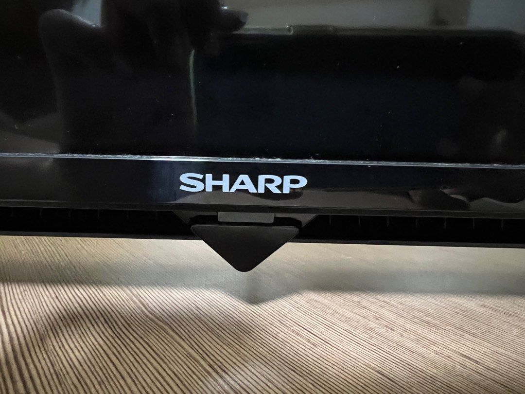 sharp tv LC32LE280X, TV & Home Appliances, TV & Entertainment, TV on