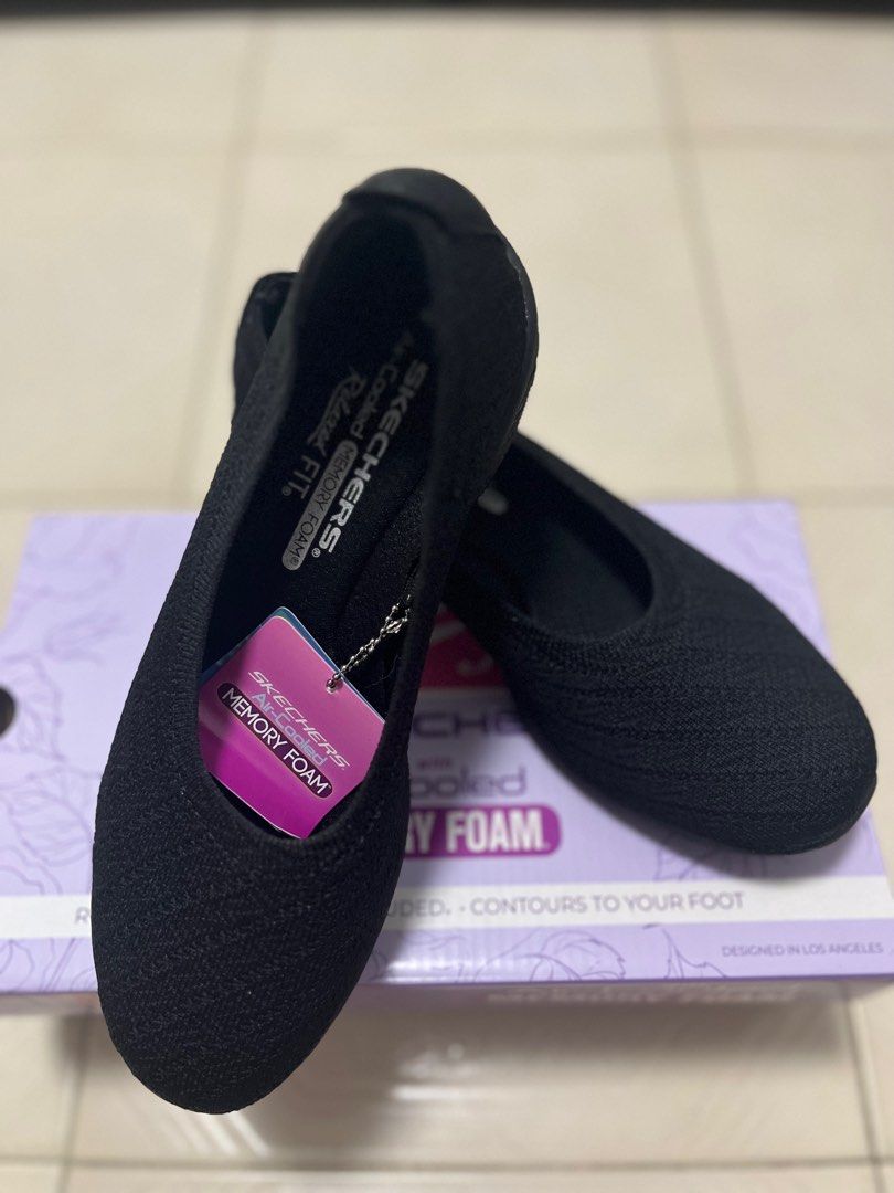 Sketchers size 7 top