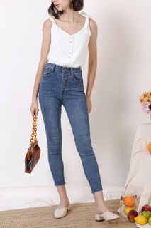 (Category: ) located in . Submitted by fashlove (Listing ID 1210852779, Image 1). Description: .