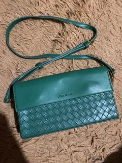 URBAN REVIVO GREEN WOOVEN SLING BAG