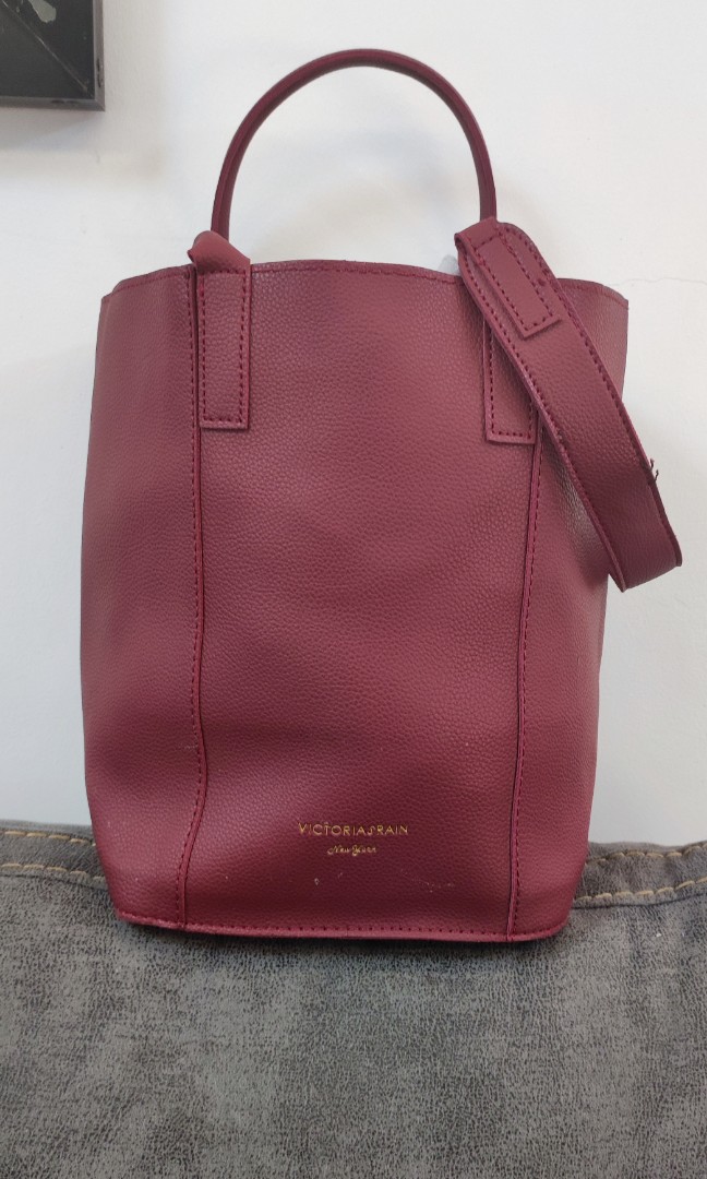 Victoriasrain New York bag, Women's Fashion, Bags & Wallets, Shoulder ...