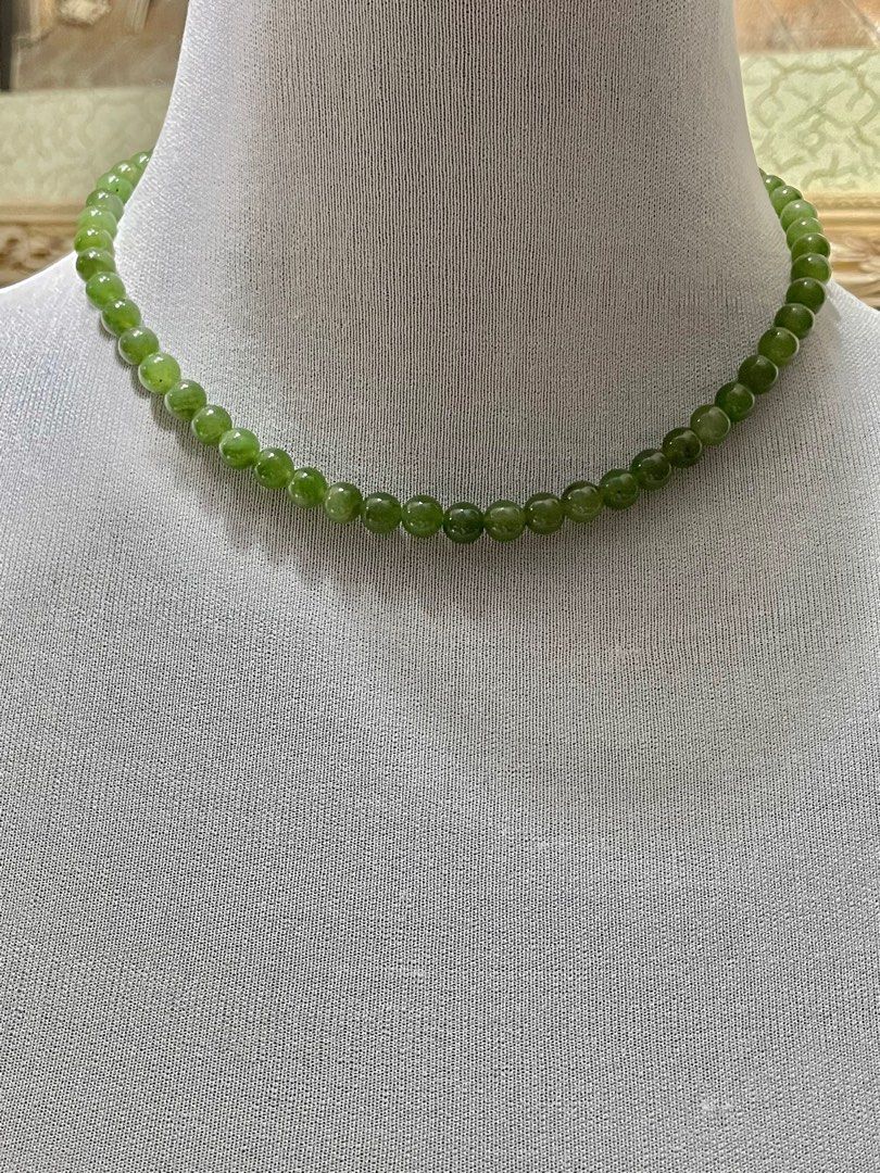 Vintage Genuine Spinach Jade Beads Necklace, Women's Fashion, Jewelry