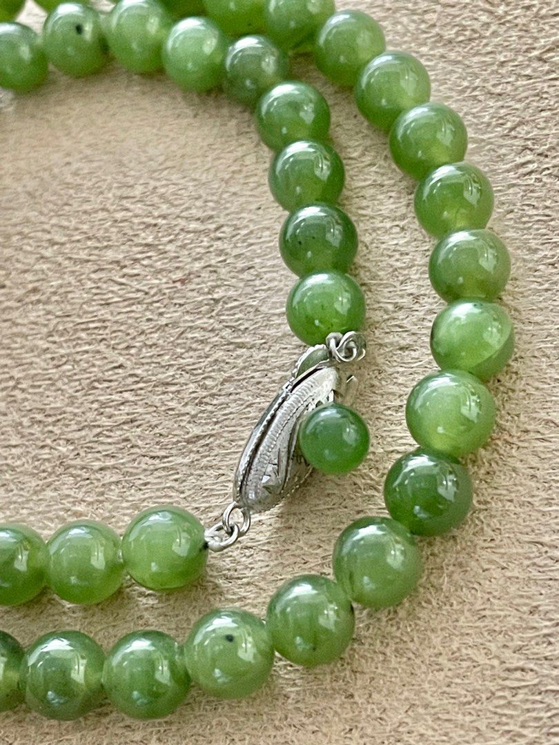 Vintage Genuine Spinach Jade Beads Necklace, Women's Fashion, Jewelry