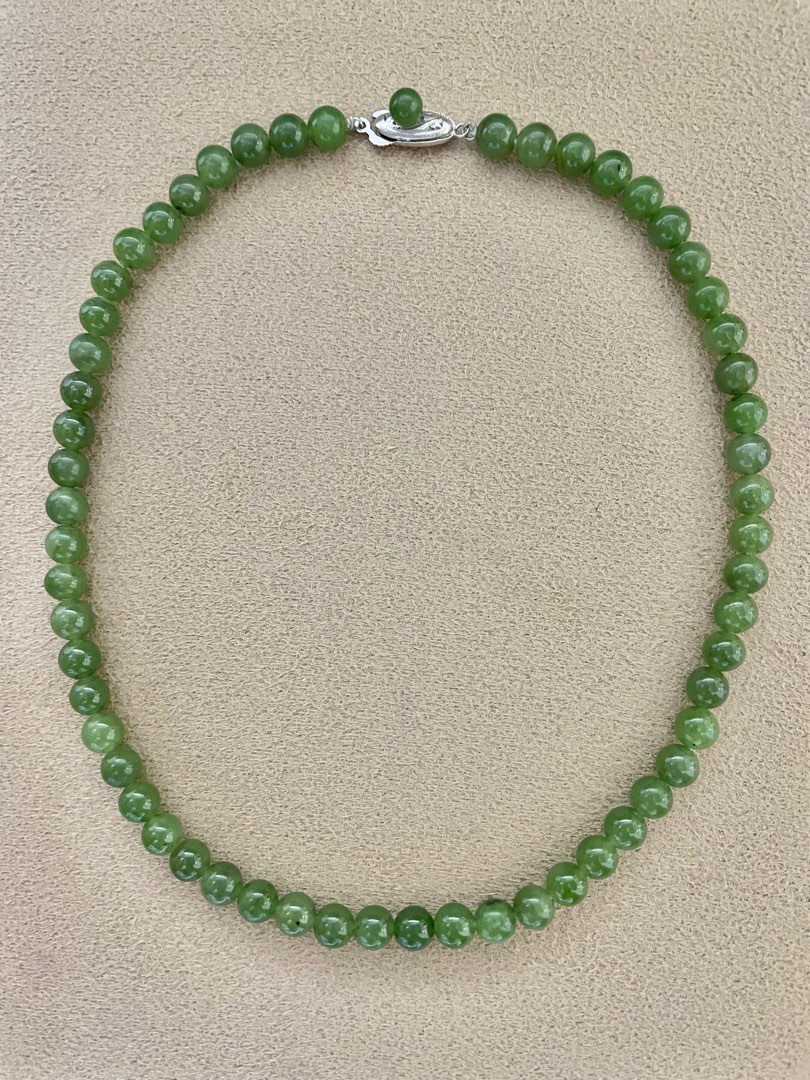 Vintage Genuine Spinach Jade Beads Necklace, Women's Fashion, Jewelry