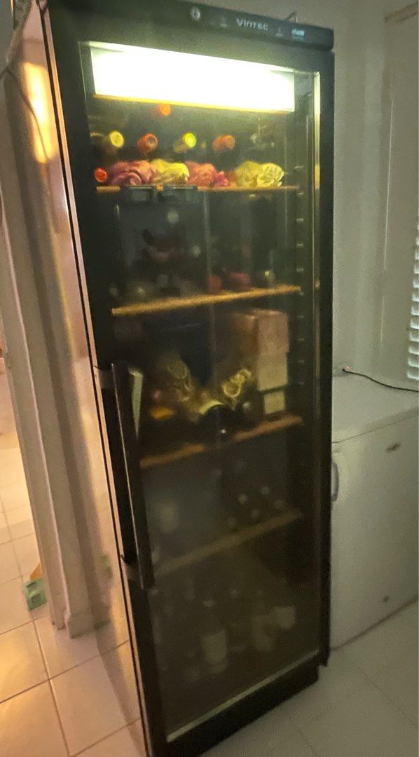 Vintec wine fridge 120 bottles, TV & Home Appliances, Kitchen